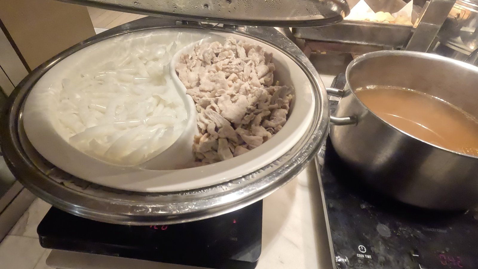 麺とスープのコーナー