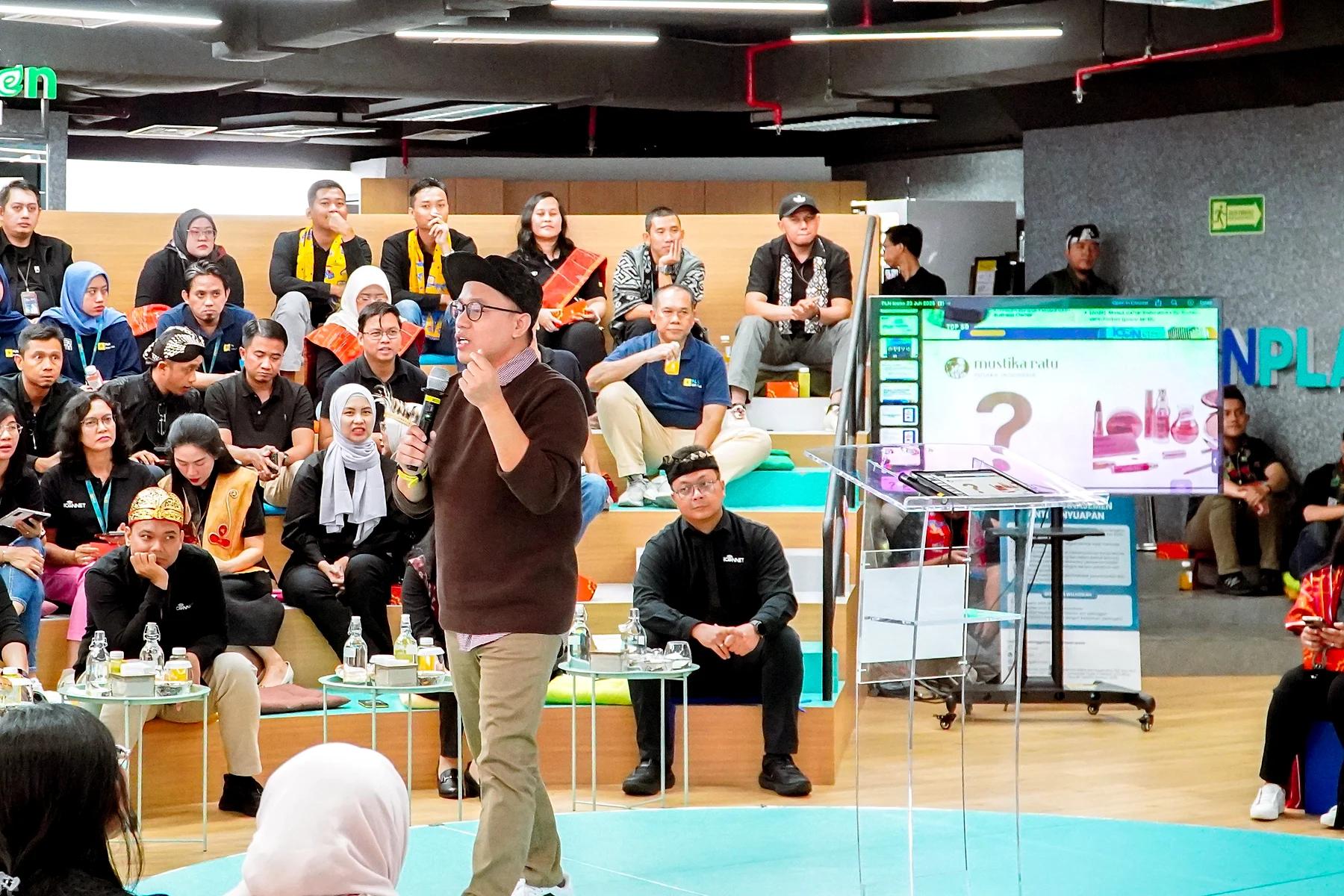CEO Sekolah Digital Bisnis Indonesia Berbagi Wawasan Digital Marketing dalam RAT Koperasi Ababil Solution 2024/2025