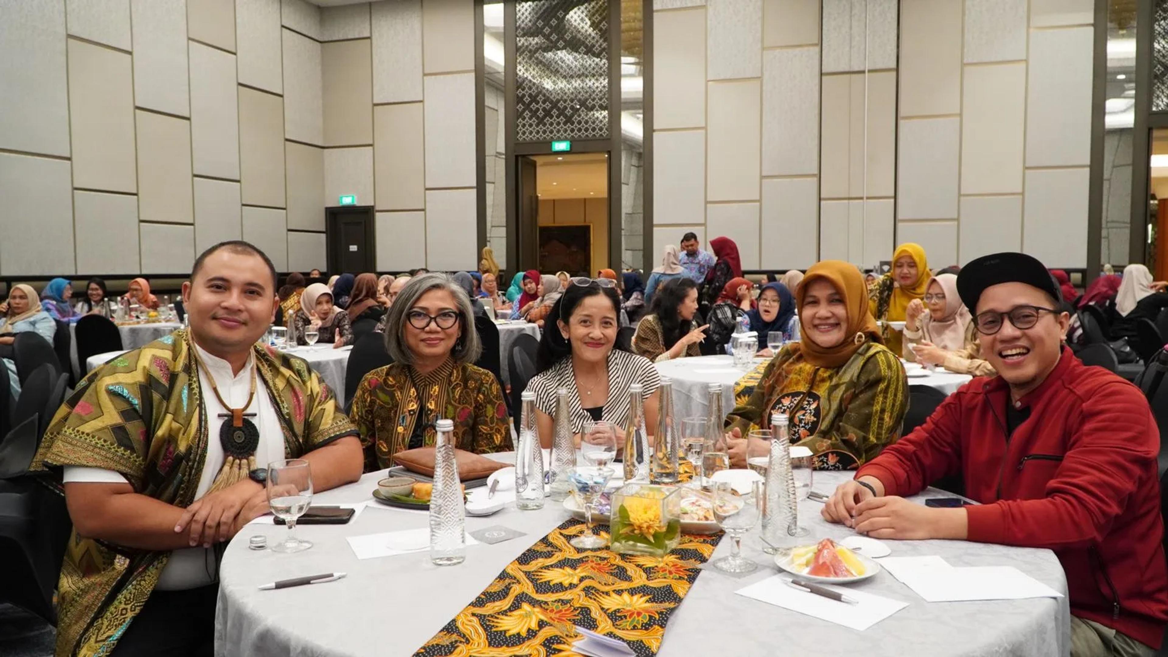 Meningkatkan Literasi Digital untuk Pemberdayaan Keluarga Indonesia Bersama Bank Indonesia, BKKBN dan Sekolah Digital Bisnis Indonesia (SDBI)