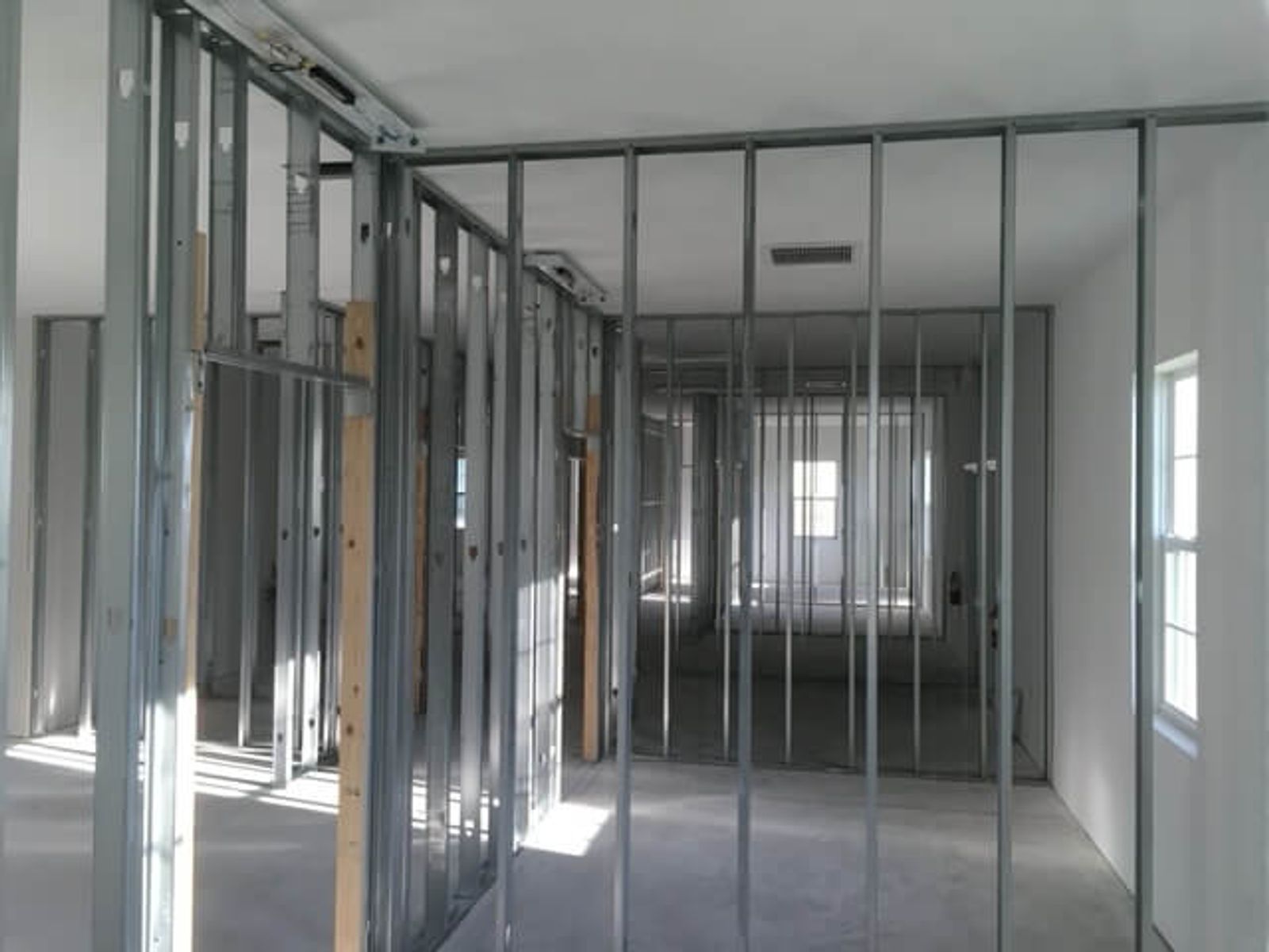 Dr Anthony Spine Center Office - Image 13