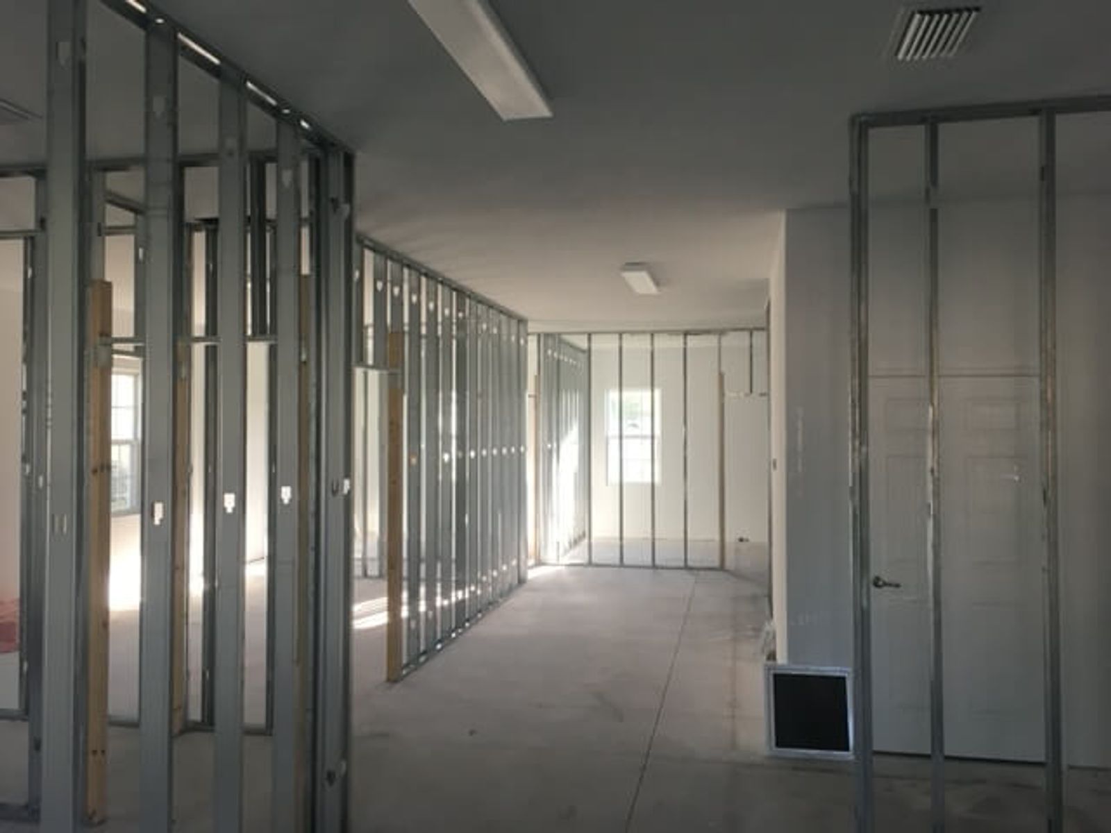 Dr Anthony Spine Center Office - Image 15