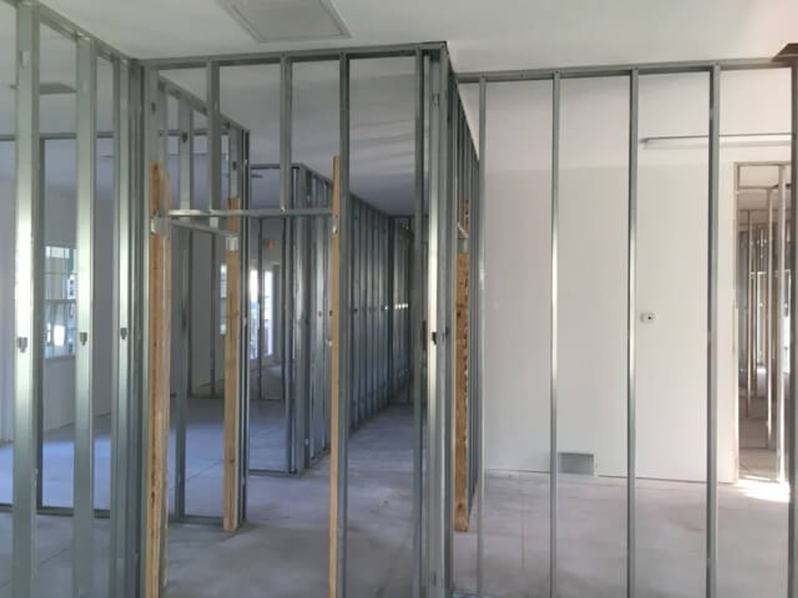Dr Anthony Spine Center Office - Image 16