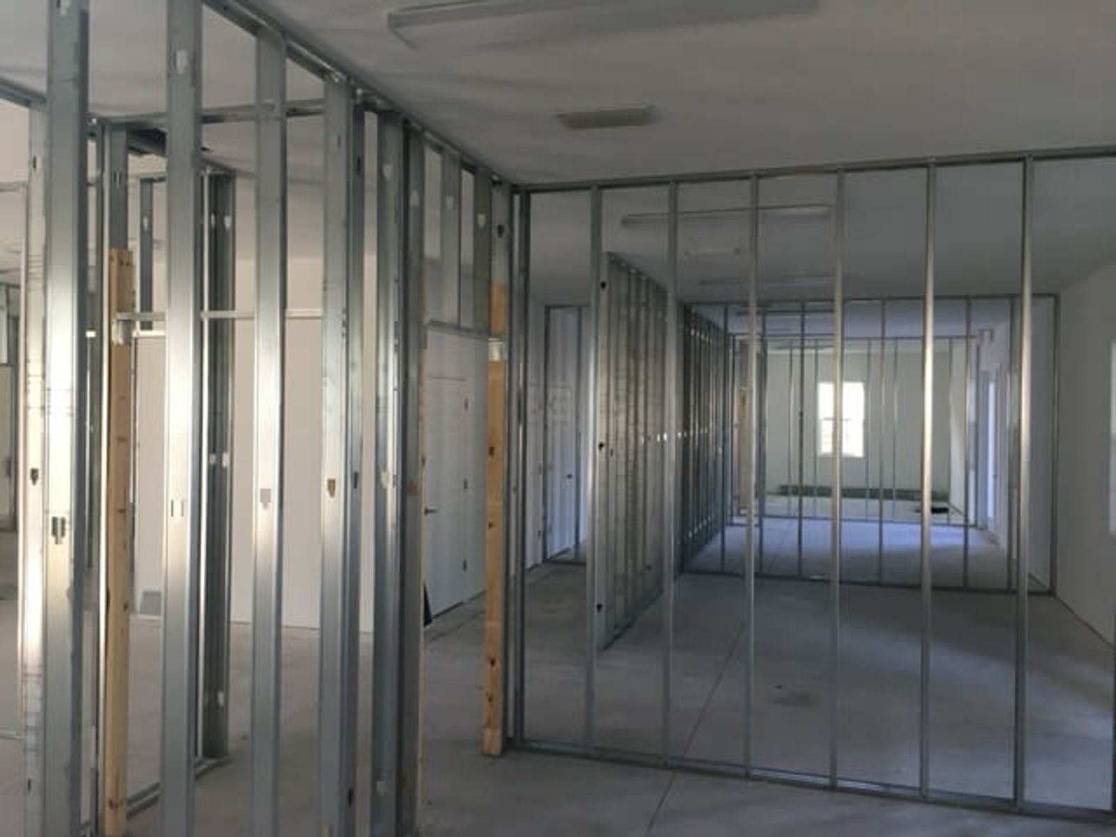 Dr Anthony Spine Center Office - Image 18