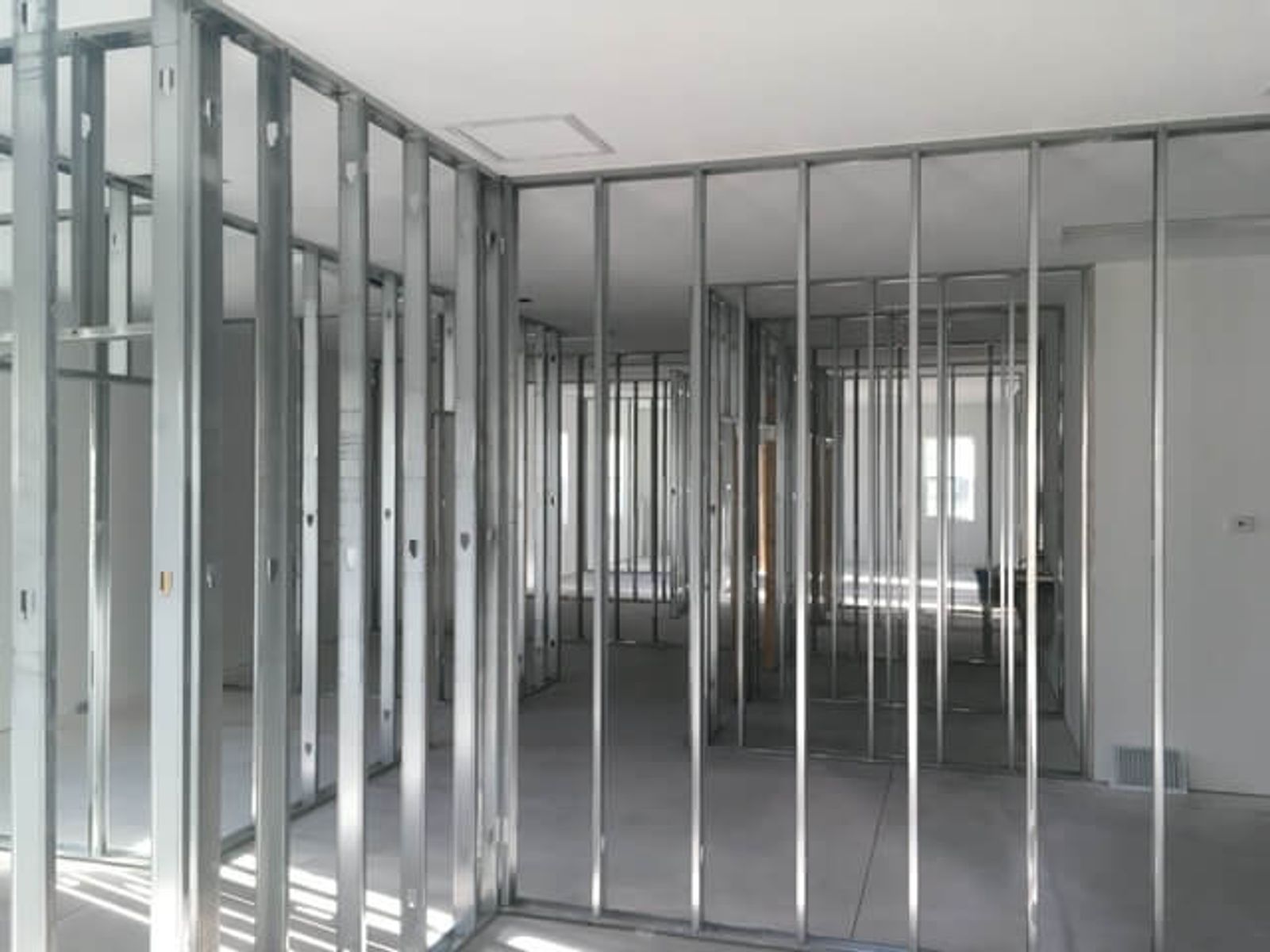 Dr Anthony Spine Center Office - Image 14