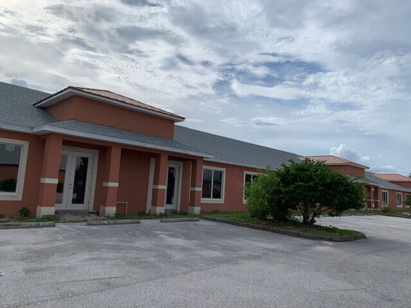 Black Lake Professional Offices - Image 1