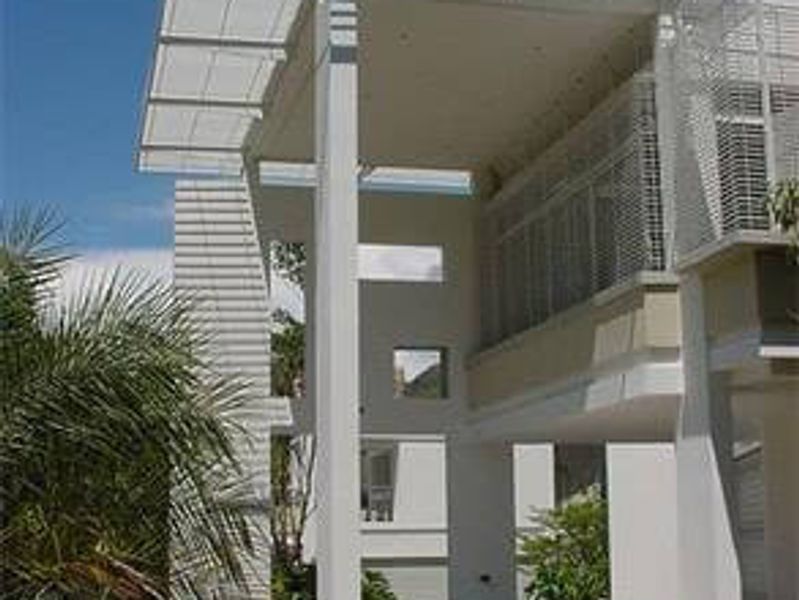 Casa Serpentine