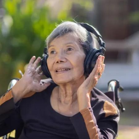 อัลไซเมอร์ VS สมองเสื่อมแตกต่างกันอย่างไร