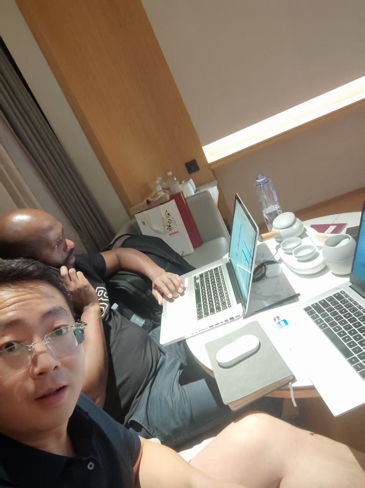 business-discussion-hotel-meeting-sourcing-planning