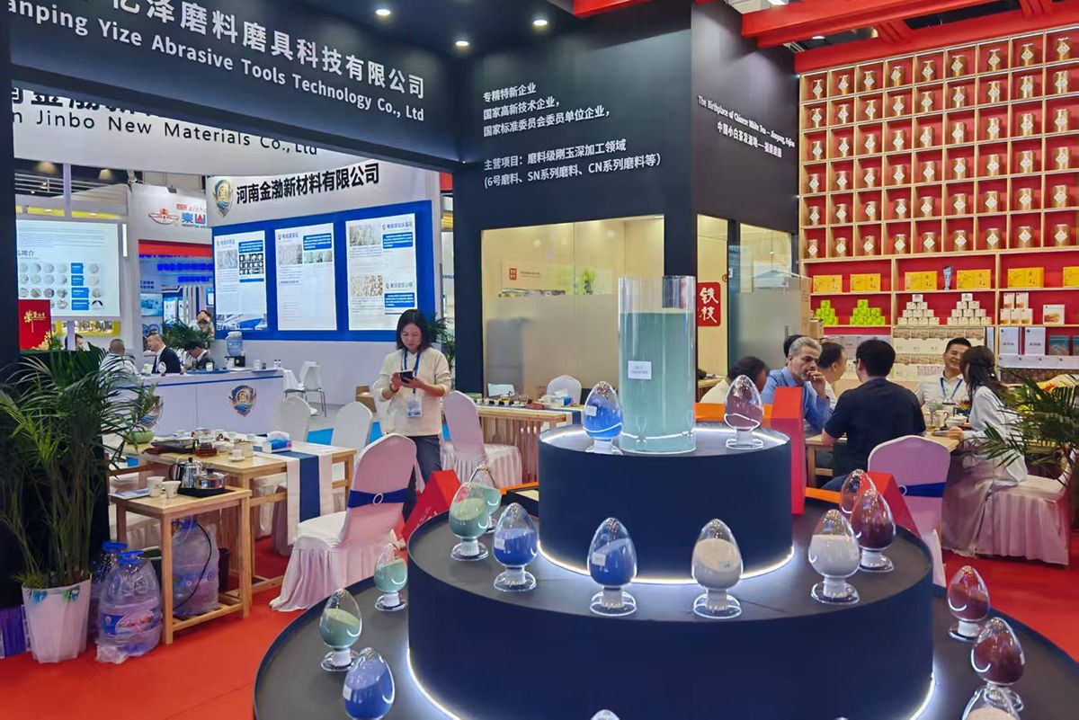 zhengzhou-exhibition-business-discussion