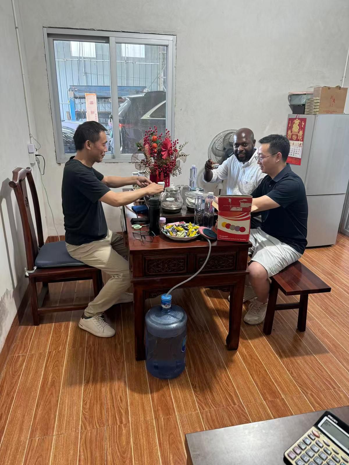 Business discussion in a meeting room with abrasive samples during a sourcing coordination visit.