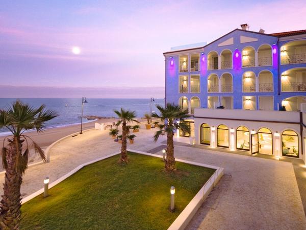 Life Hotel
