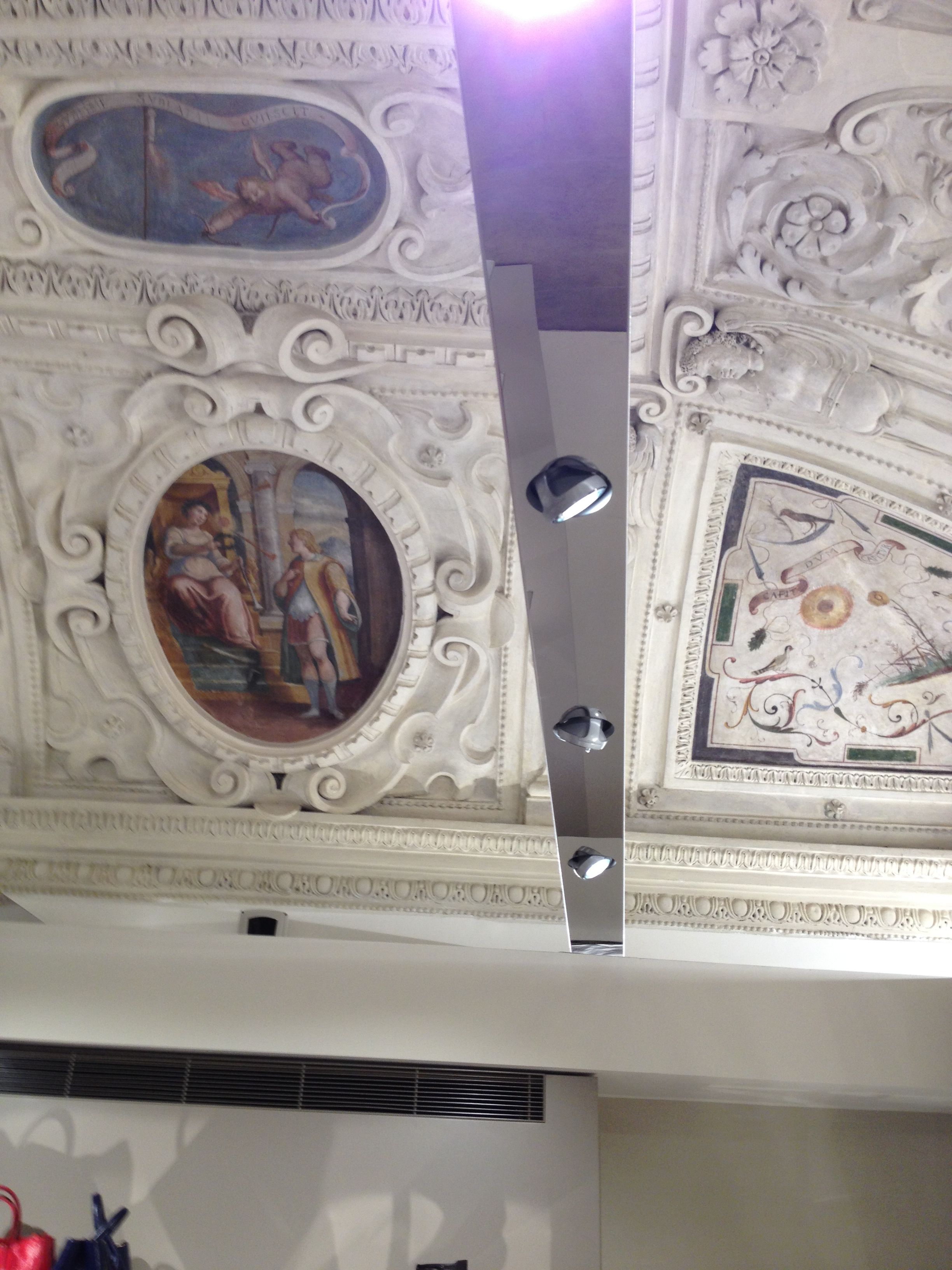 Freestanding Up&Down Light