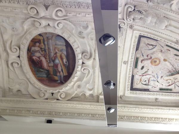 Freestanding Up&Down Light