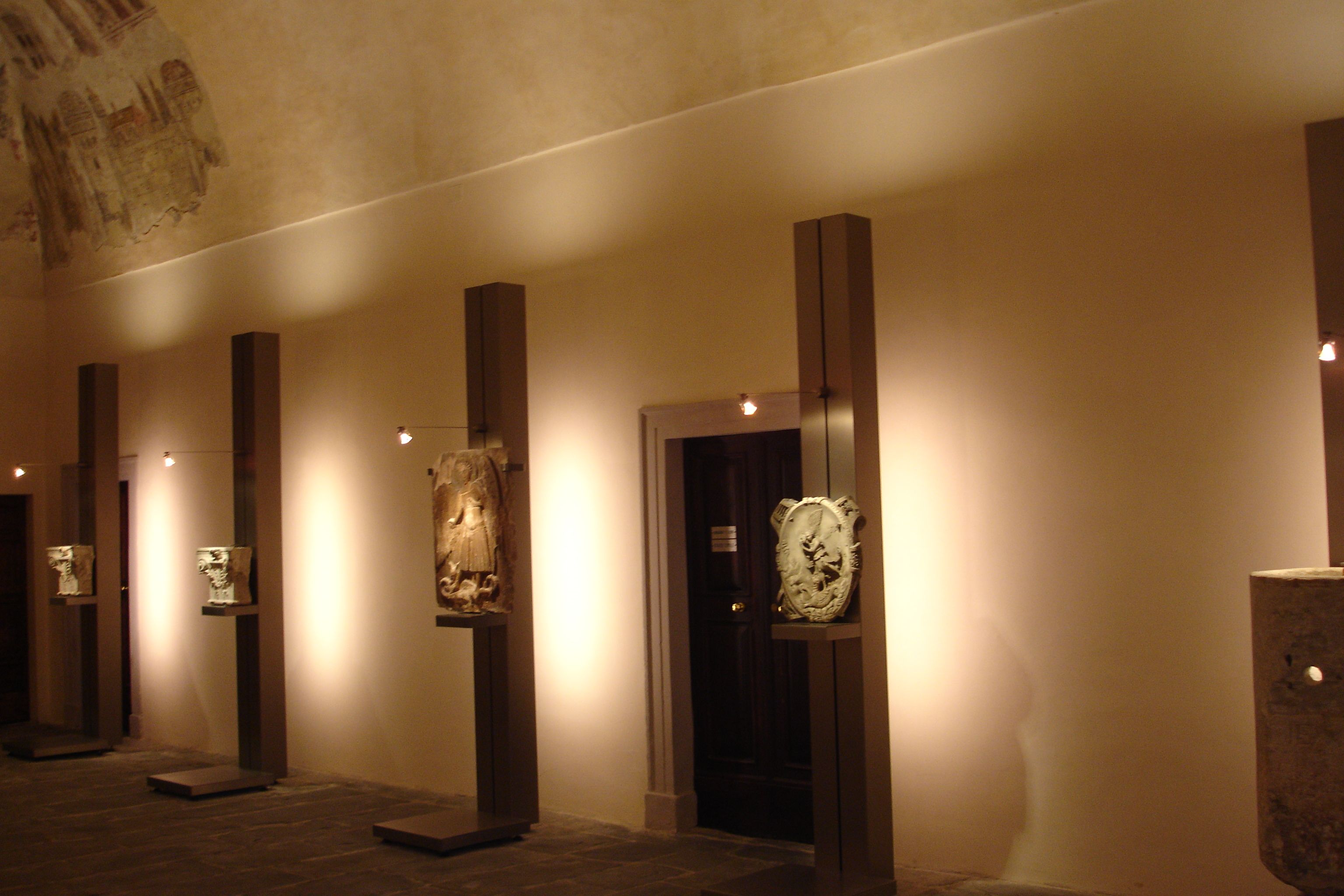 Freestanding Museum Light