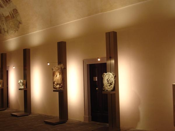 Freestanding Museum Light