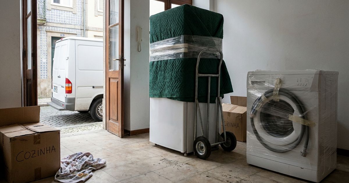 Como preparar o frigorífico e a máquina de lavar para a mudança no Porto e em Gaia