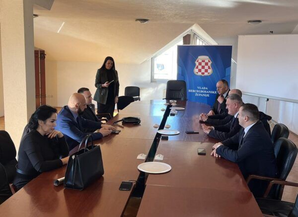 Predsjednik Vlade Ivan Vukadin primio je federalnog ministra MUP-a Ramu Isaka na radni sastanak