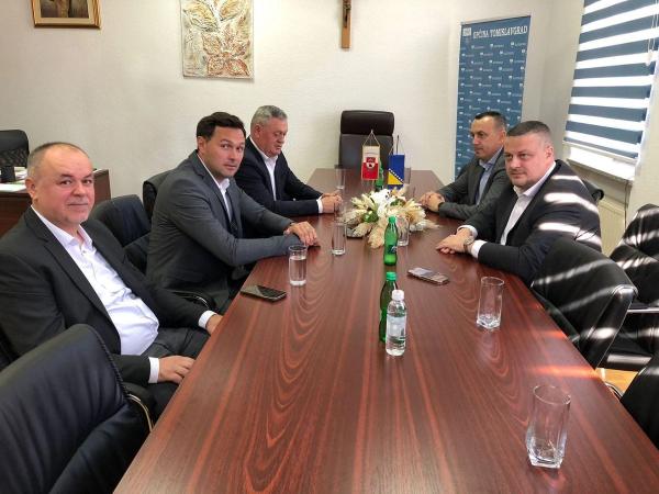 ZAMJENIK PREMIJERA FEDERACIJE BOSNE I HERCEGOVINE I MINISTAR RAZVOJA, PODUZETNIŠTVA I OBRTA VOJIN MIJATOVIĆ POSJETIO OPĆINU TOMISLAVGRAD