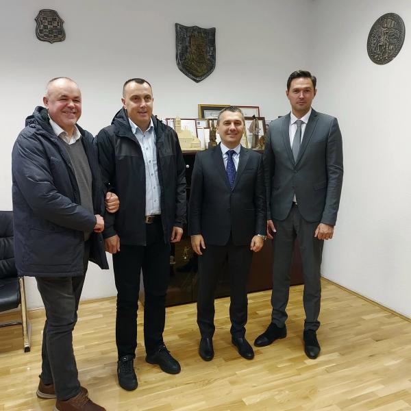 FEDERALNI MINISTAR RASELJENIH OSOBA I IZBJEGLICA NERIN DIZDAR U SLUŽBENOM POSJETU OPĆINI TOMISLAVGRAD
