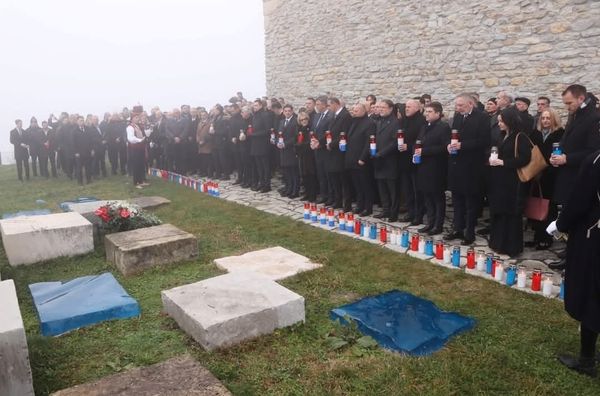 Izaslanstvo HNP-a na celu s predsjednikom Ivanom Vukadinom nazocilo je obiljezavanju 25 godina od smrti prvog hrvatskog predsjednika dr. Franje Tuđmana.