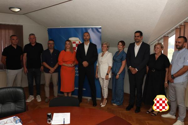 POVEĆANJE PLAĆA U ZDRAVSTVU, OBRAZOVANJU I DRŽAVNOJ SLUŽBI