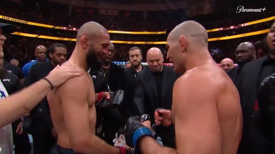 Khamzat Čimaev i Sean Strickland u kavezu pred ili poslije meča, UFC kadar