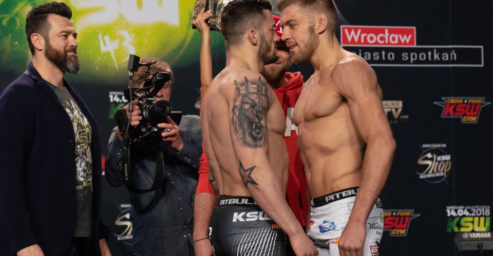 Roberto Soldić s pojasem pored kadra protivnika, urednička montaža nije KSW 45 poster