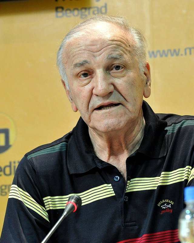 Bata Živojinović