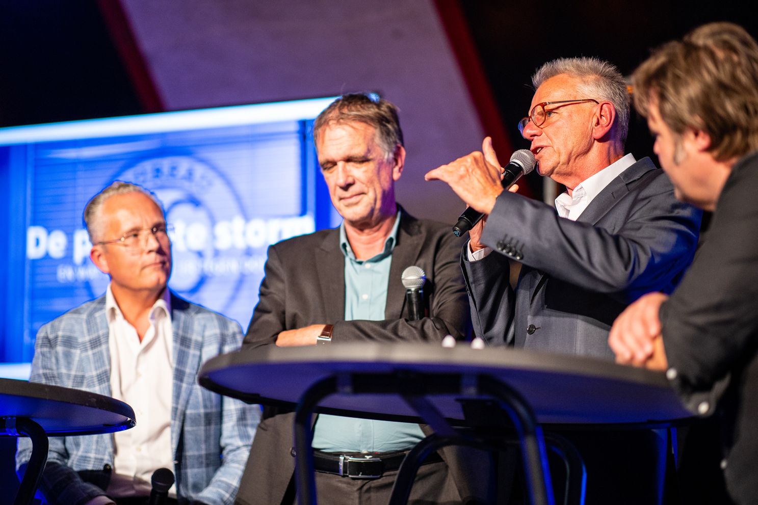 Paneldiscussie toekomst woningmarkt onder leiding van Erik Dijkstra en