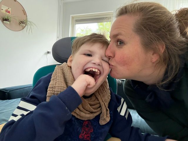 Tessa (42): “Jij bent een zorgouder”, zei iemand tegen me, en dat kwam harder binnen dan verwacht"