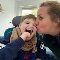 Tessa (42): “Jij bent een zorgouder”, zei iemand tegen me, en dat kwam harder binnen dan verwacht"