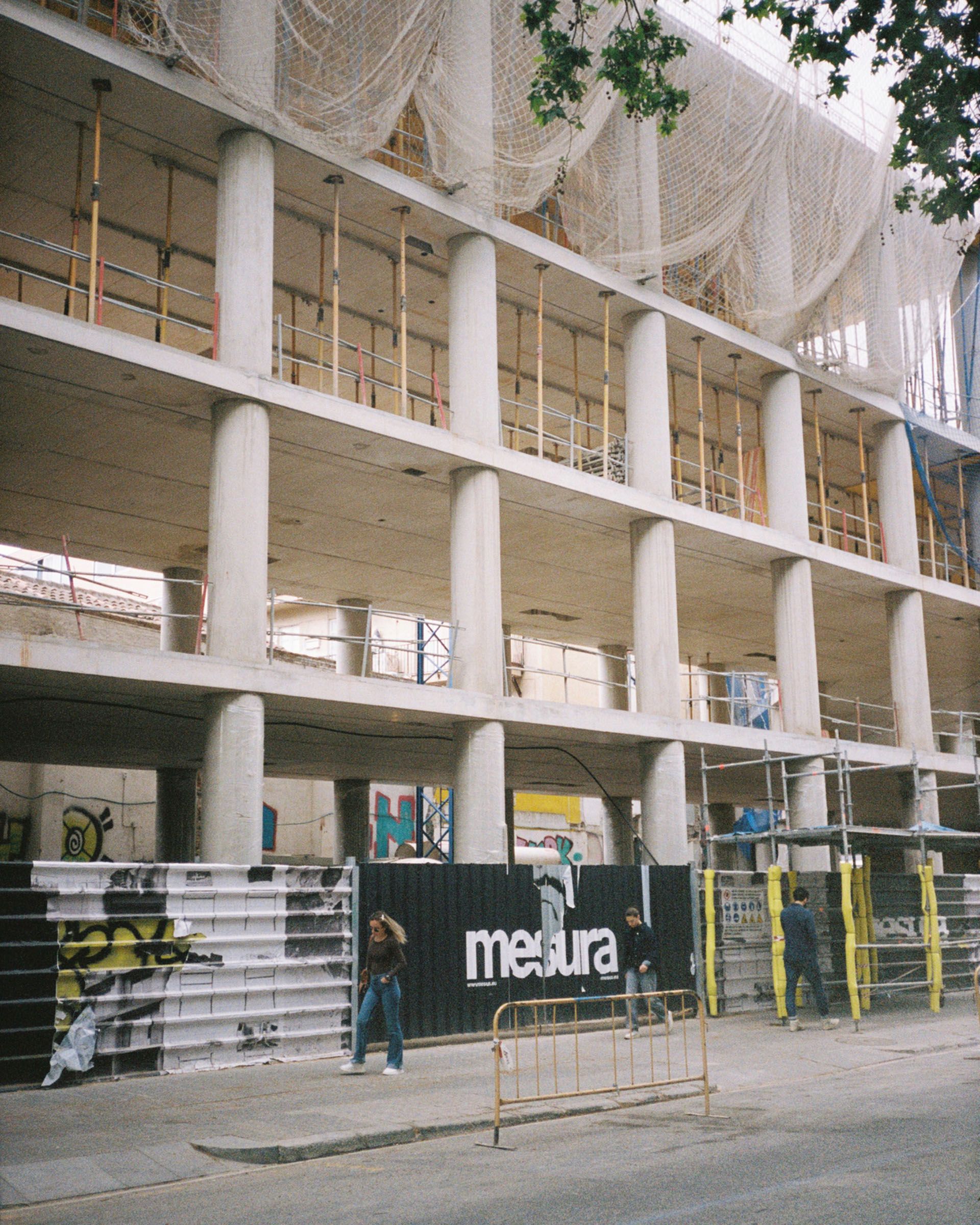 mesura, studio: Under construction: Studio 61 in Barcelona. (Slide 1)