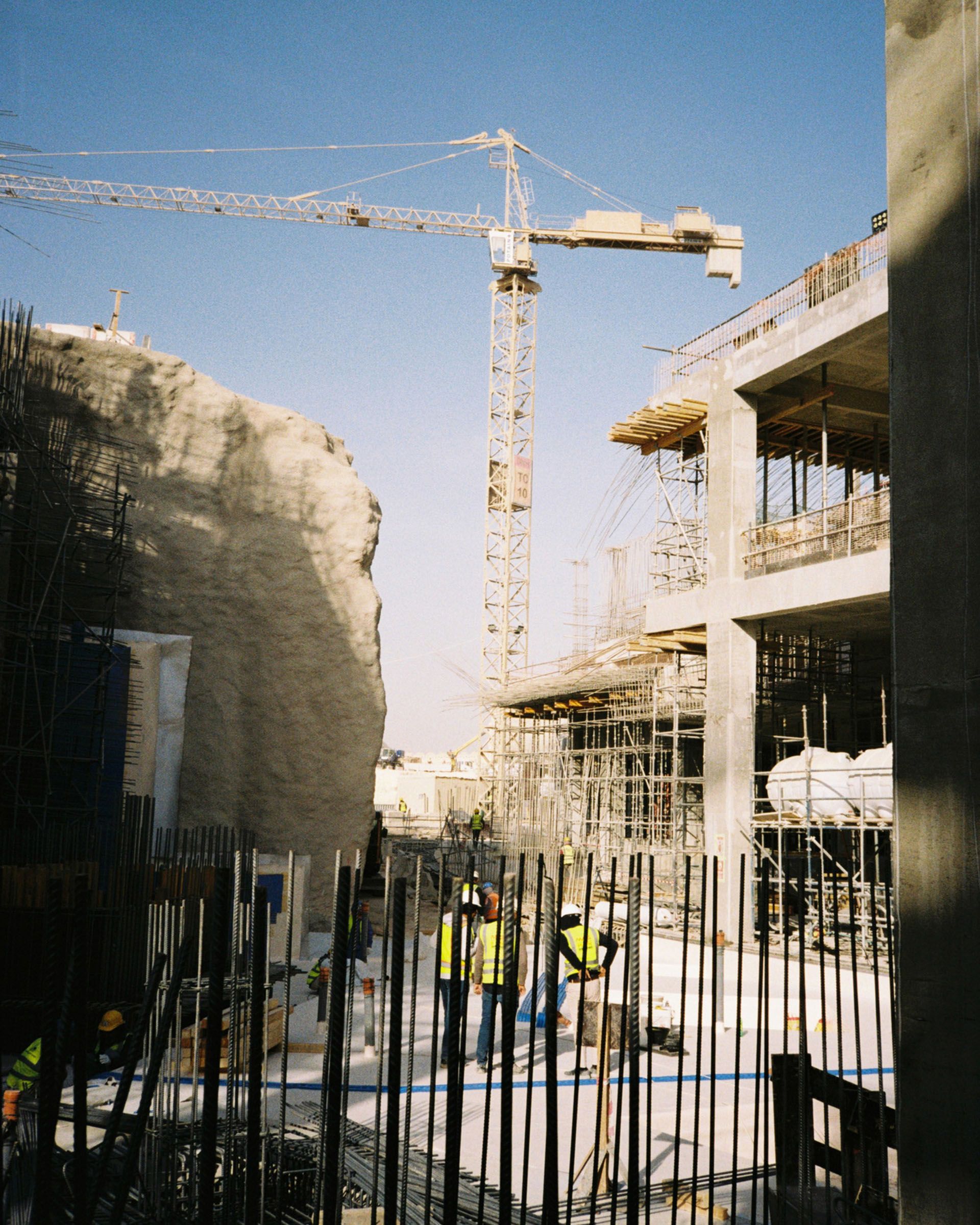 mesura, studio: Under construction: Art Museum in Middle East. (Slide 4)