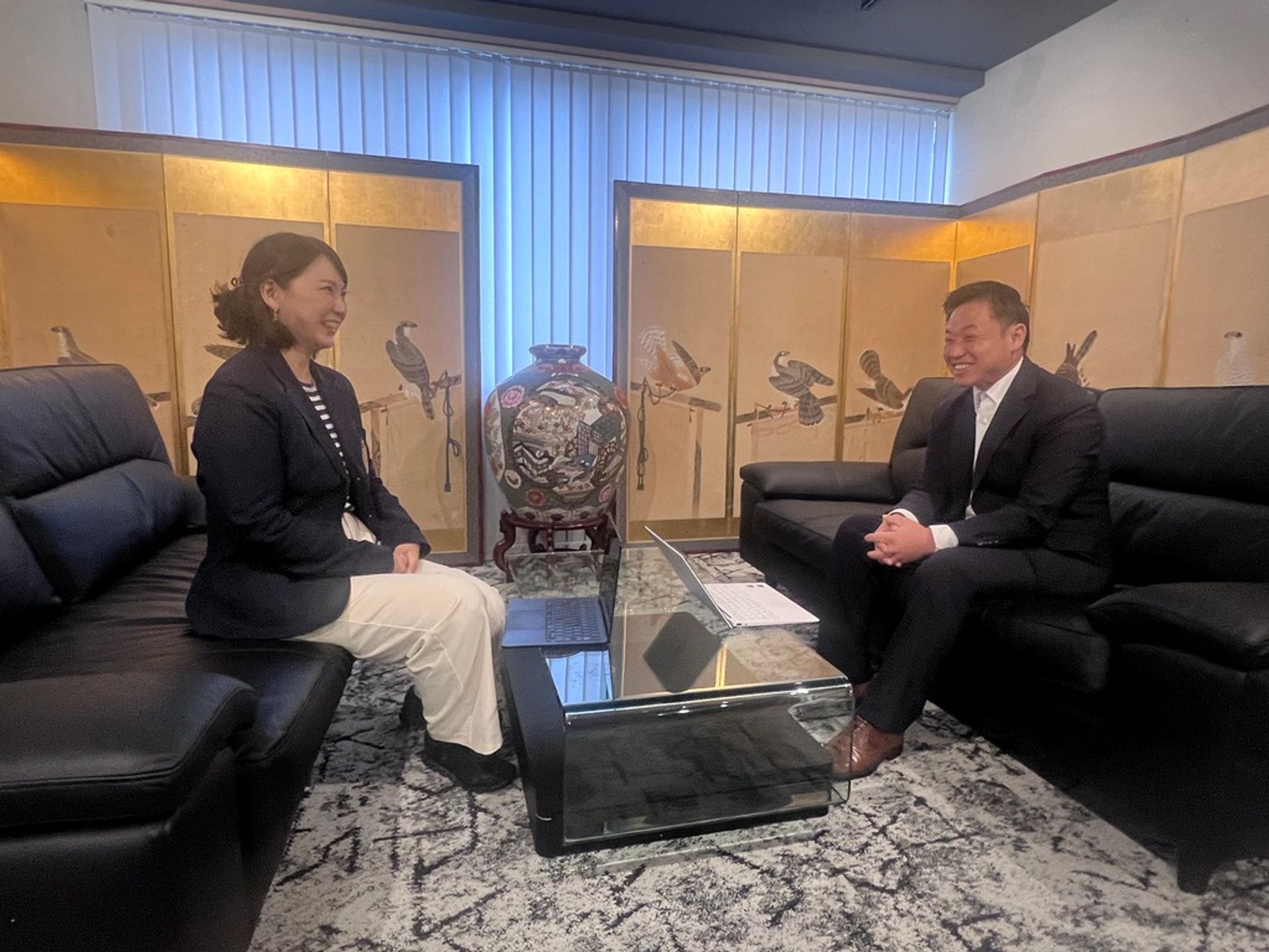 株式会社NO NAME 代表取締役 安間信裕氏と松尾真希のインタビュー風景