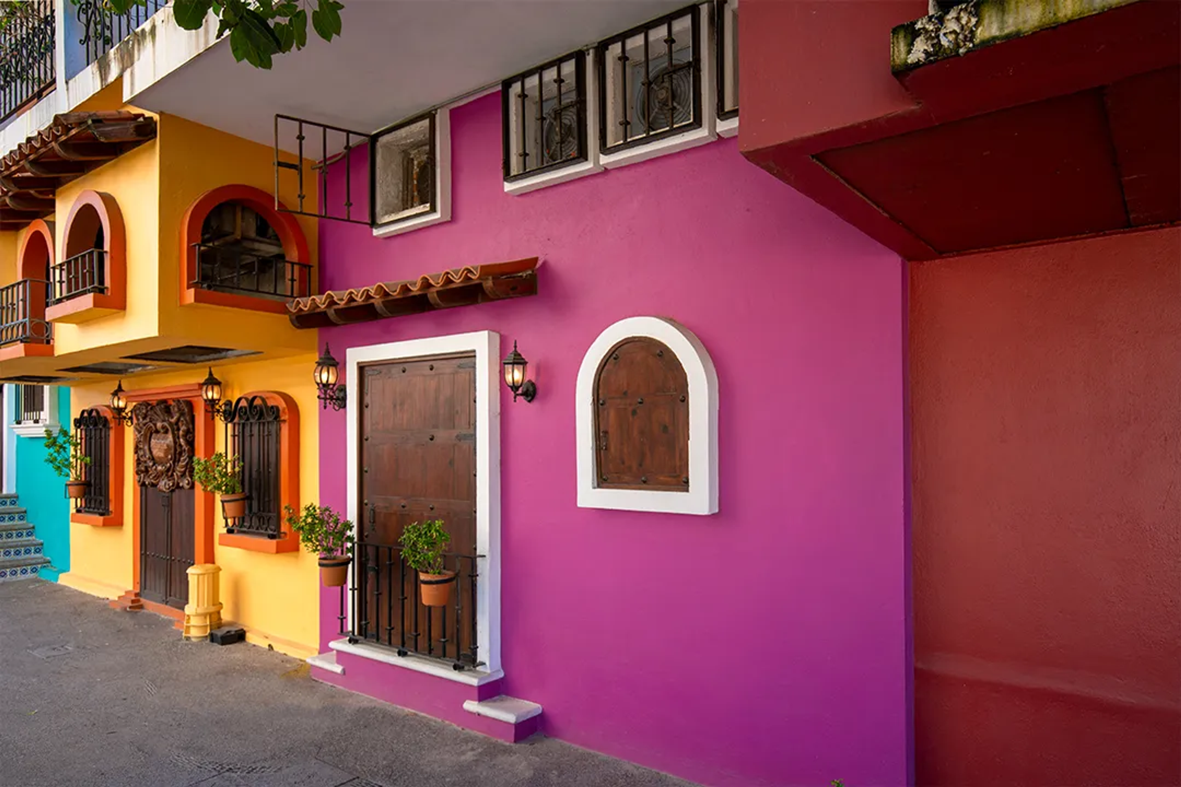 Colonial colourful houses of diferent types all over the place with flowers surrending their doors and windows