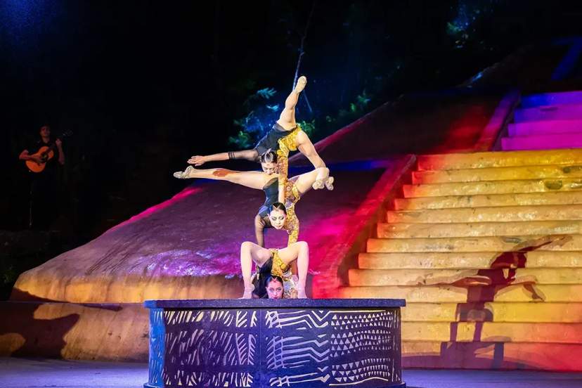 Acrobatic contortion act at ALMA, Rhythms of the Night – Premier, Puerto Vallarta’s top jungle night show