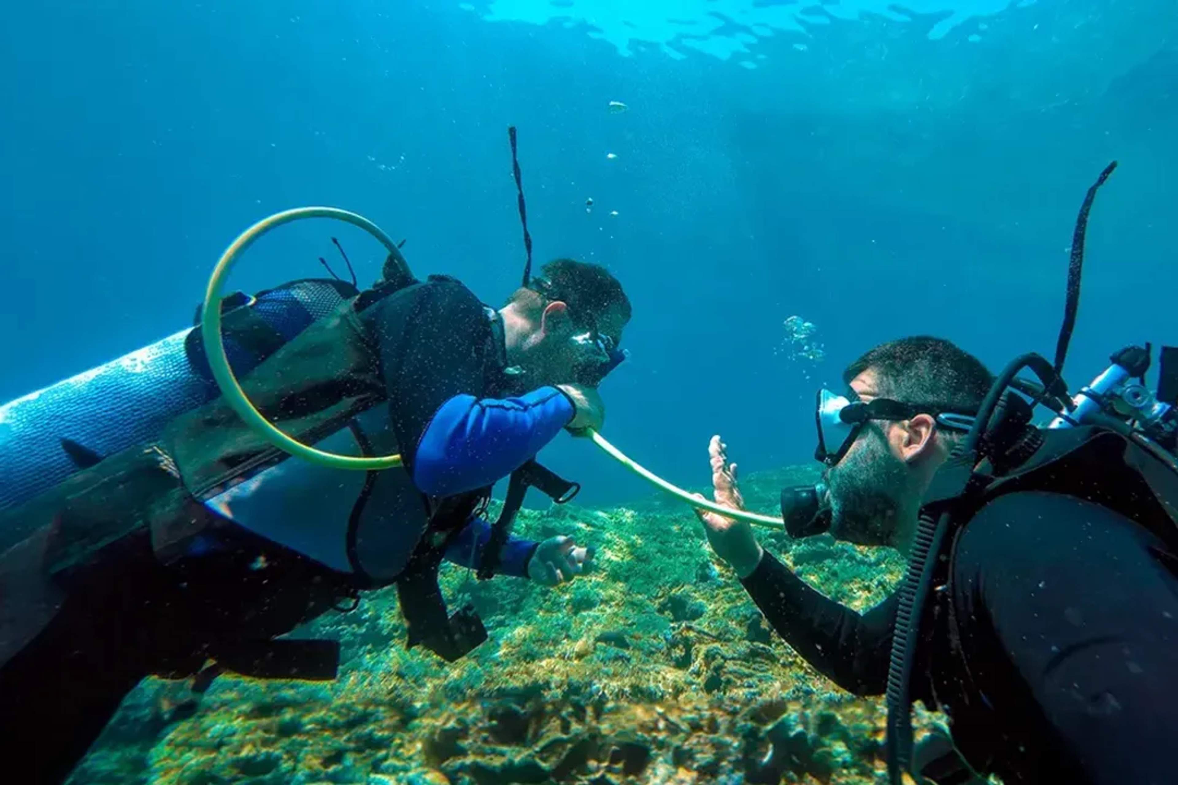 PADI Rescue Diver course in Puerto Vallarta with instructor assisting diver during safety drill