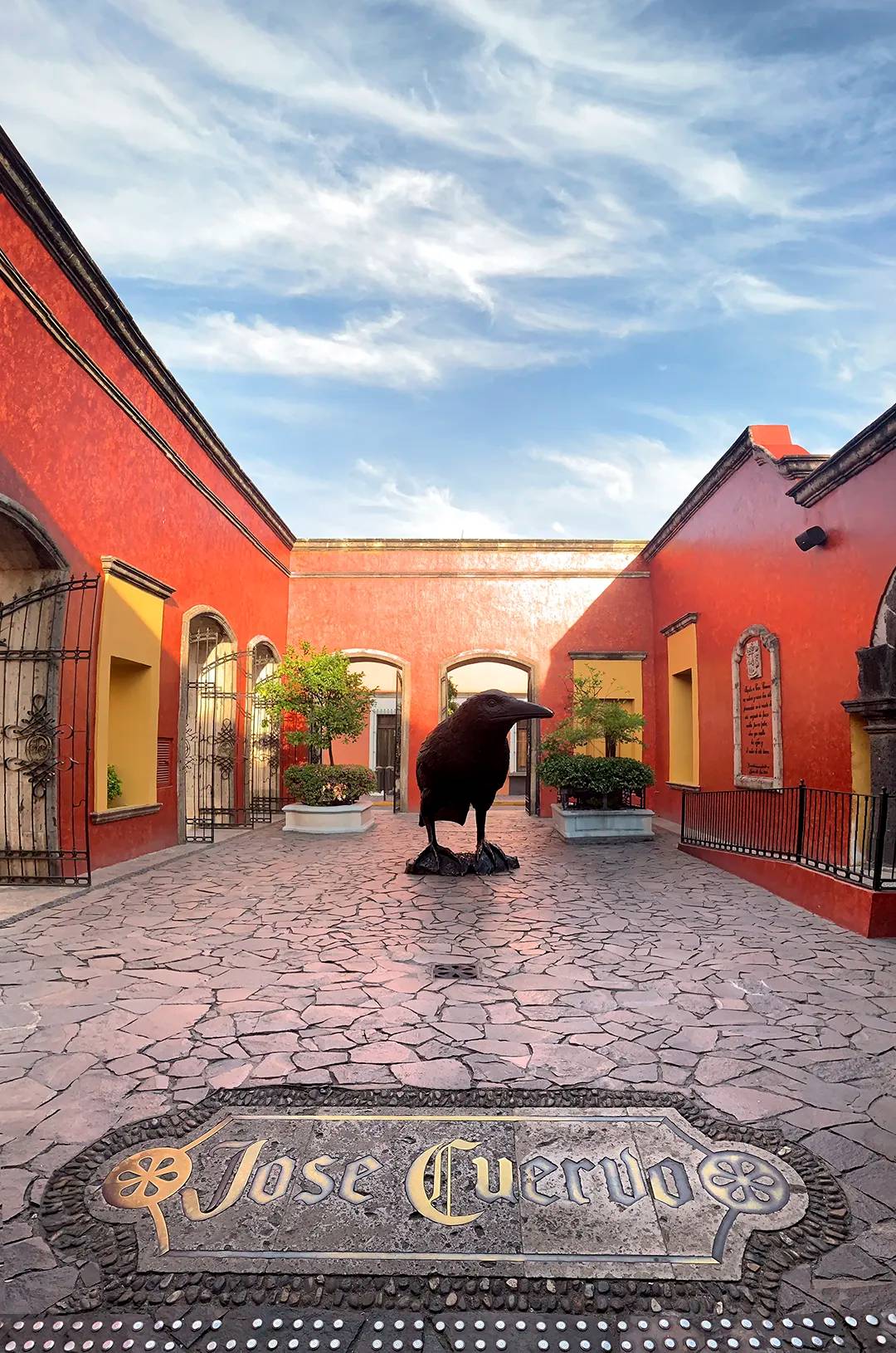 Escultura de un cuervo en la destilería de Jose Cuervo en Tequila Jalisco.