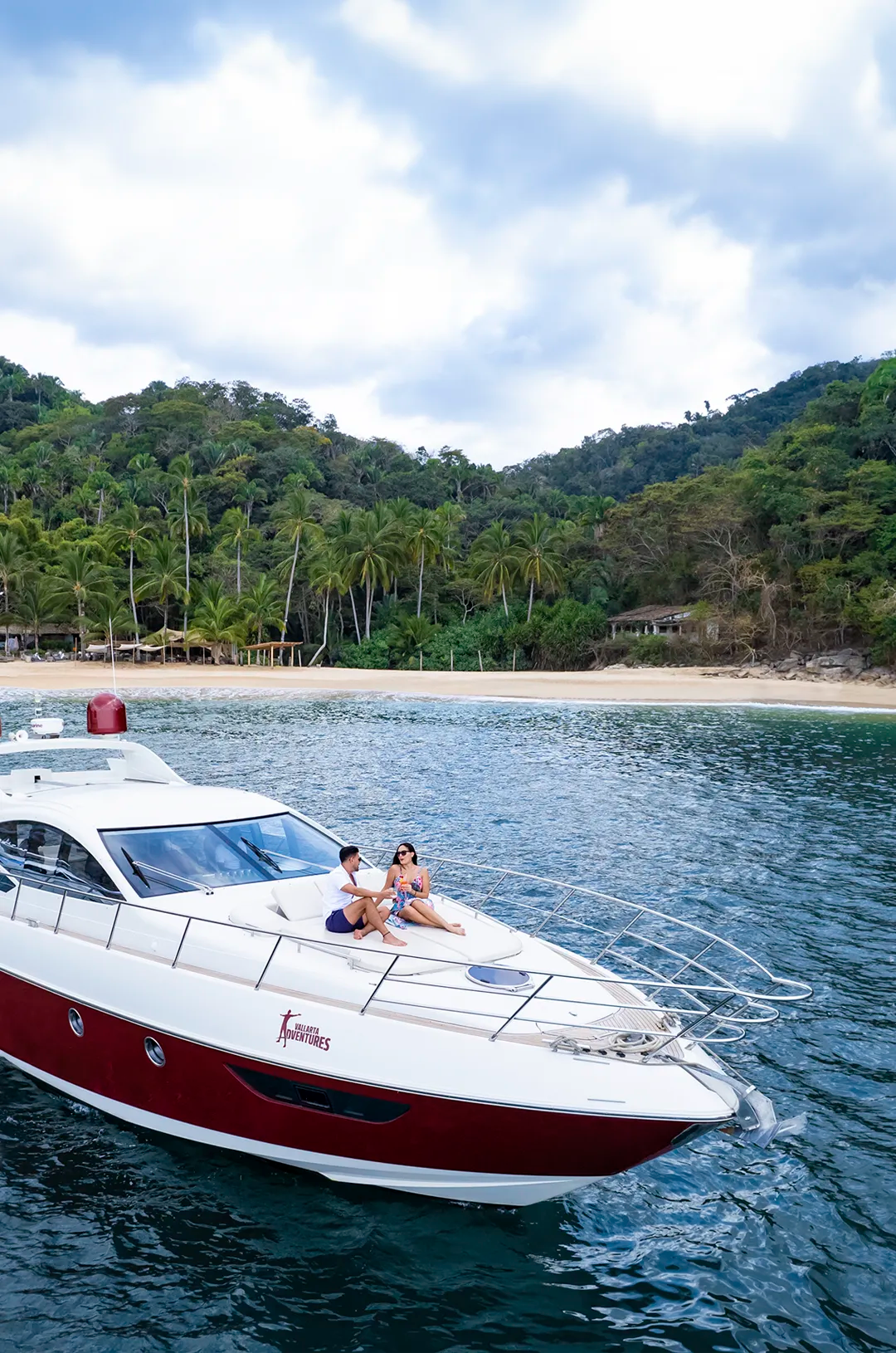 Renta un yate deportivo para ir Majahuitas Puerto Vallarta.