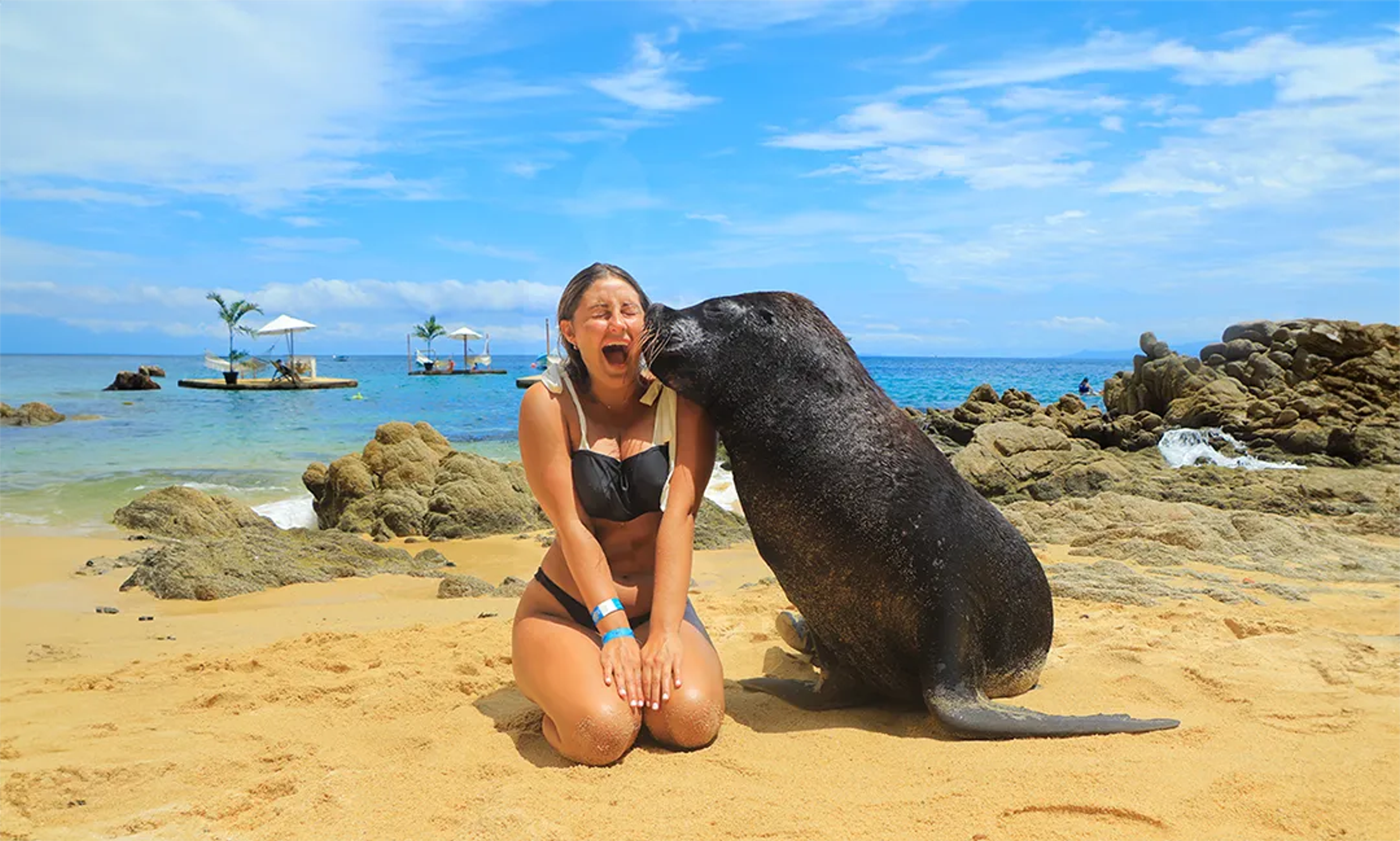 Chica viviendo experiencias inigualables con Vallarta Adventures.
