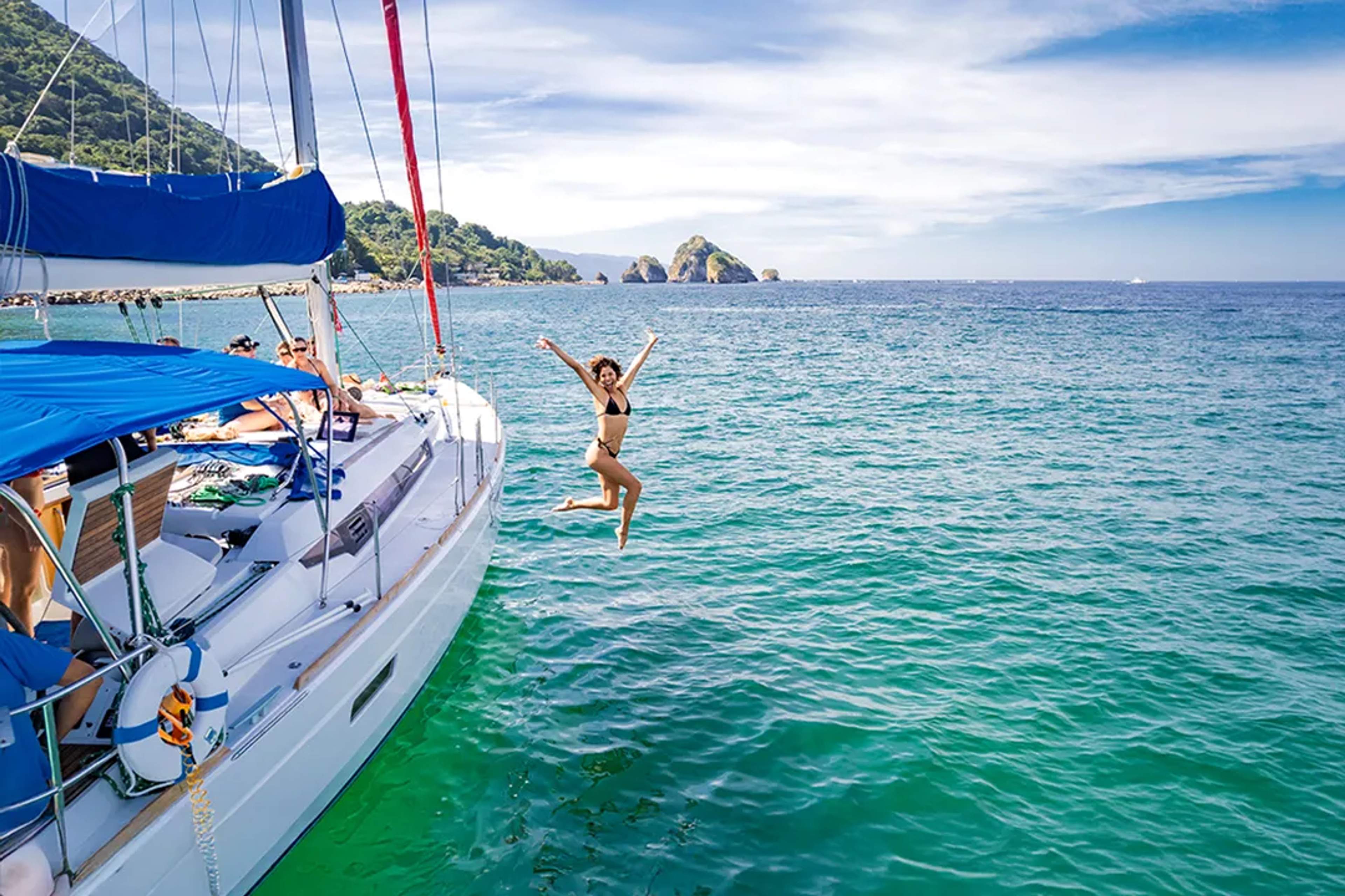 Luxury sailing tour in Puerto Vallarta with snorkeling, open bar and guests jumping into the ocean