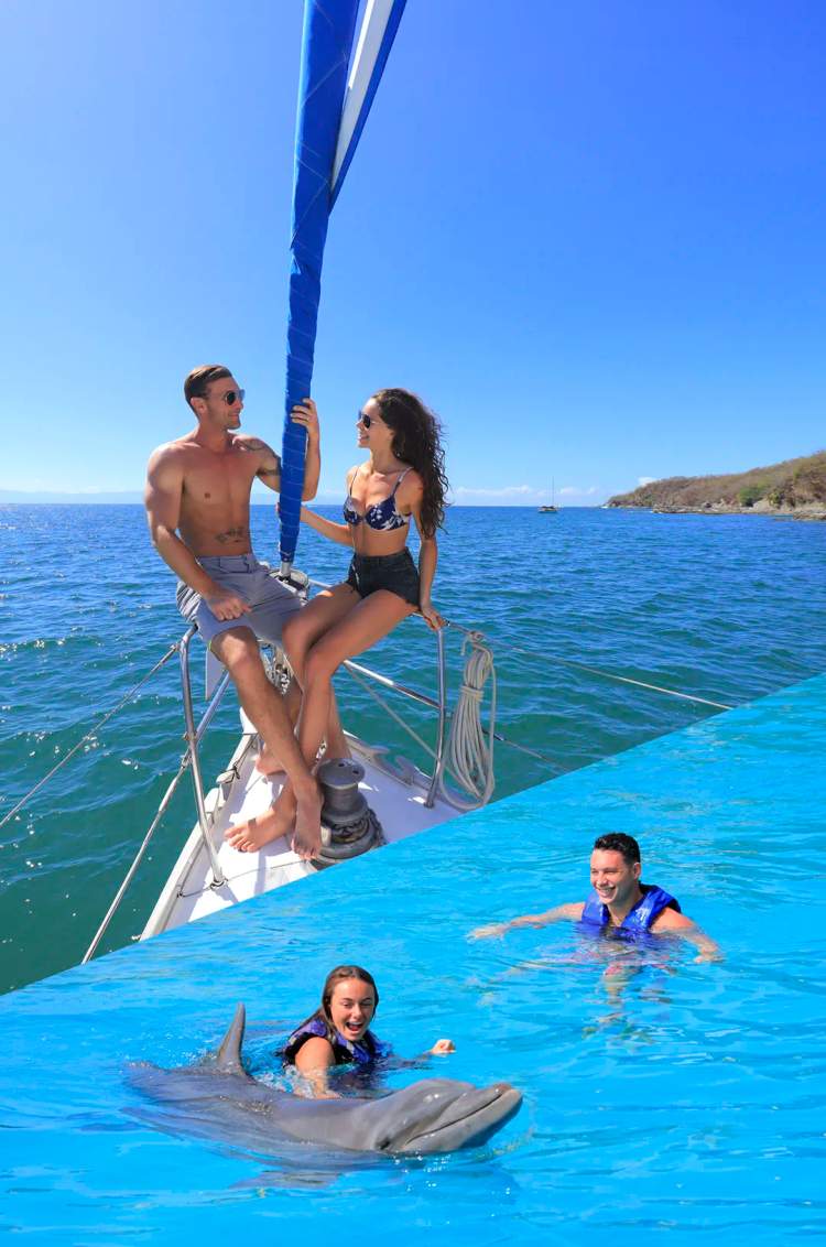 Combinación de tours en Puerto Vallarta que incluye un paseo en Velero y un Nado con Delfines.