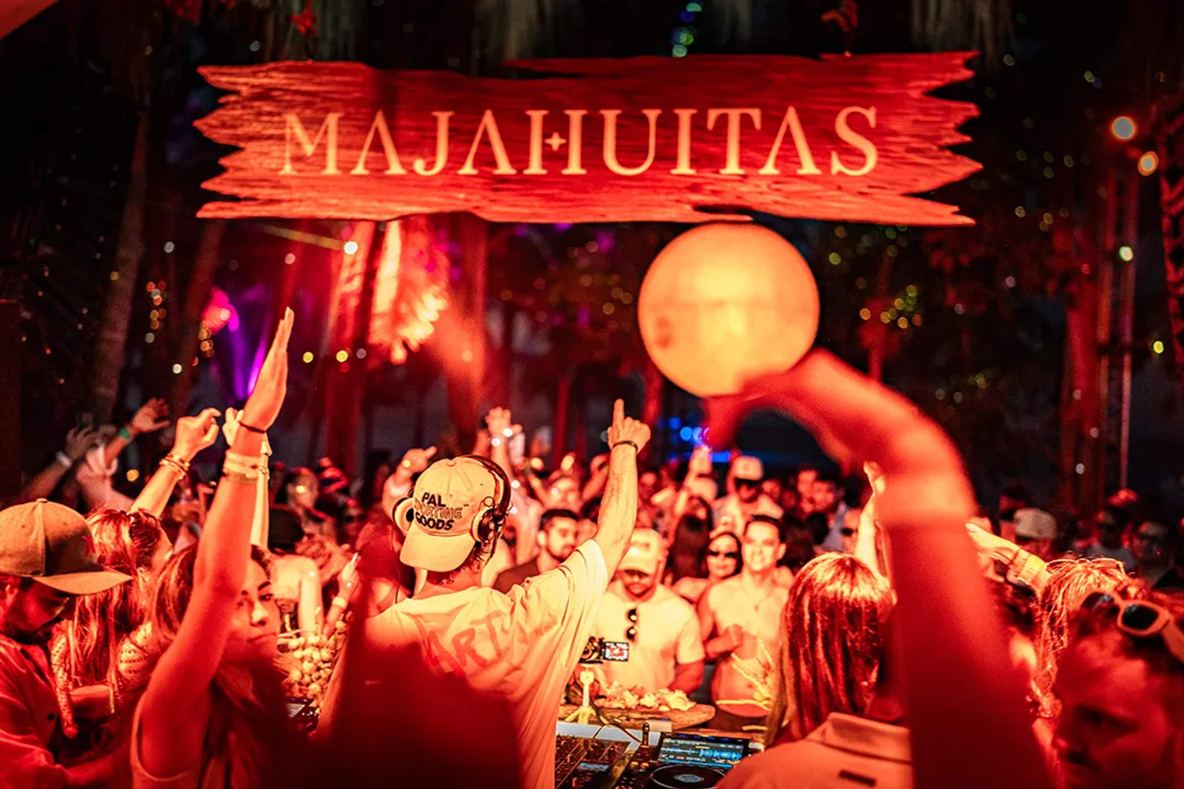 Majahuitas beach club Valentine’s Day event with live DJs, jungle party vibes, dancing crowd and oceanfront energy