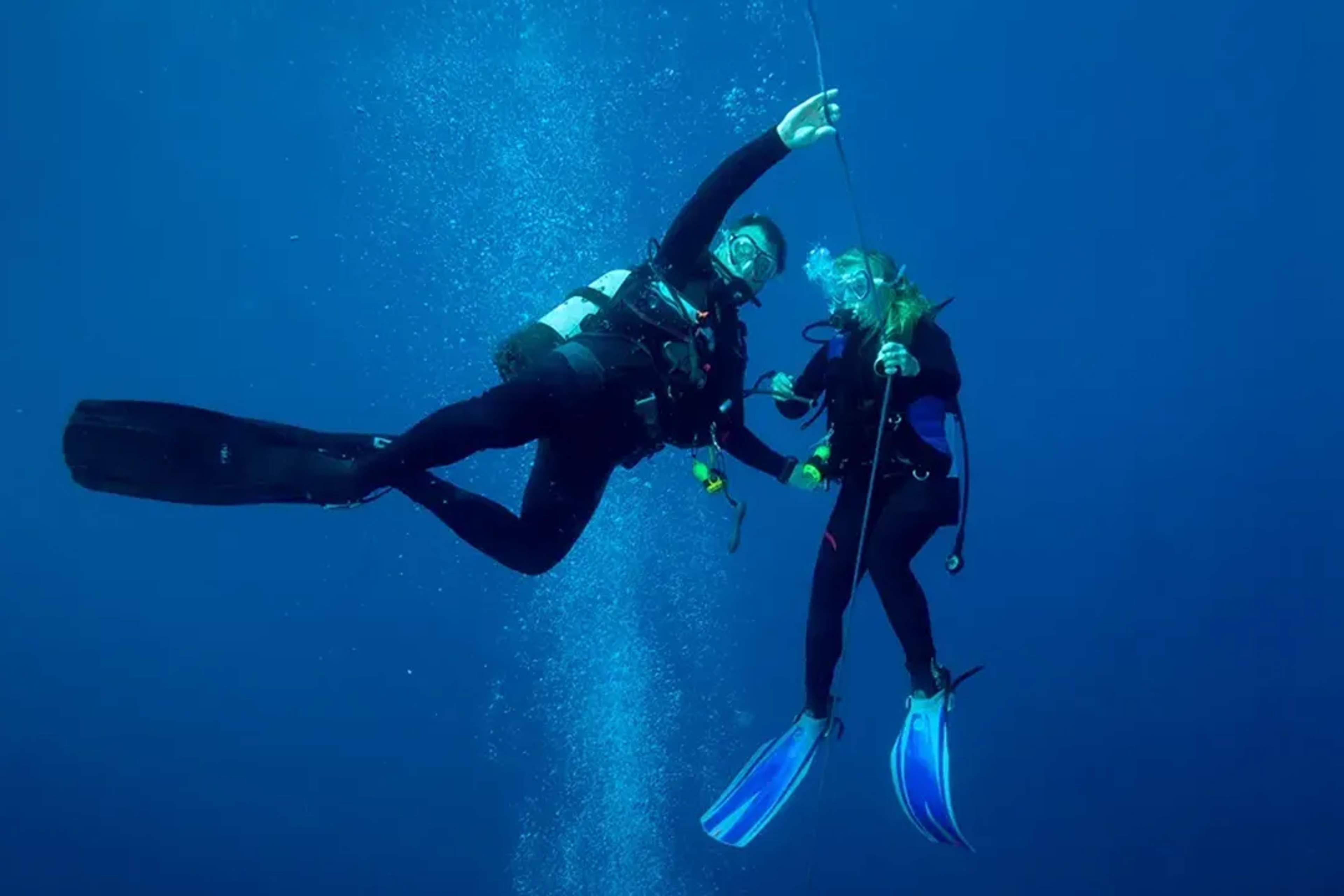 Advanced scuba diving tour in Puerto Vallarta with divers practicing skills in open ocean waters