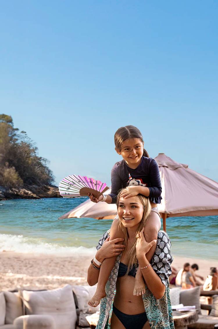 Mom with her child at Majahuitas beach.