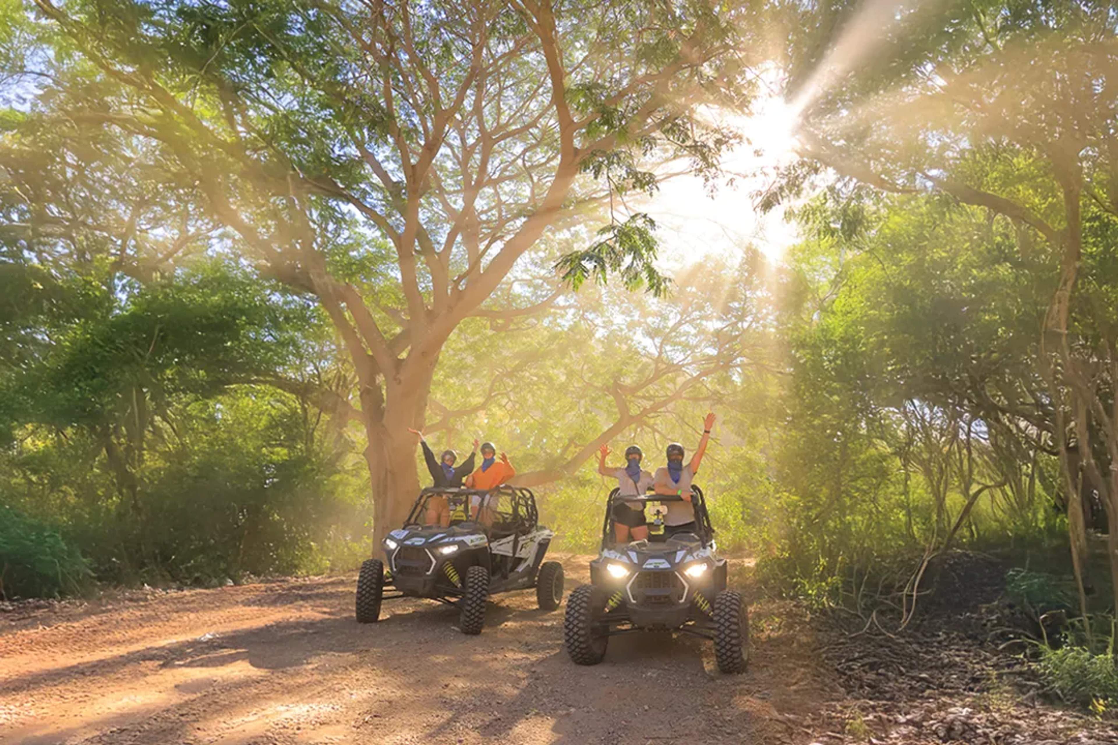 Recorre la selva de Punta Mita en un emocionante tour en UTV con paisajes increíbles y aventura off-road.