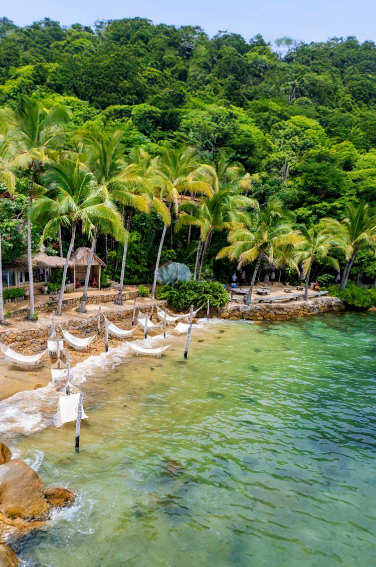 Vista aérea de Las Caletas uno de los mejores sitios de buceo en Puerto Vallarta.