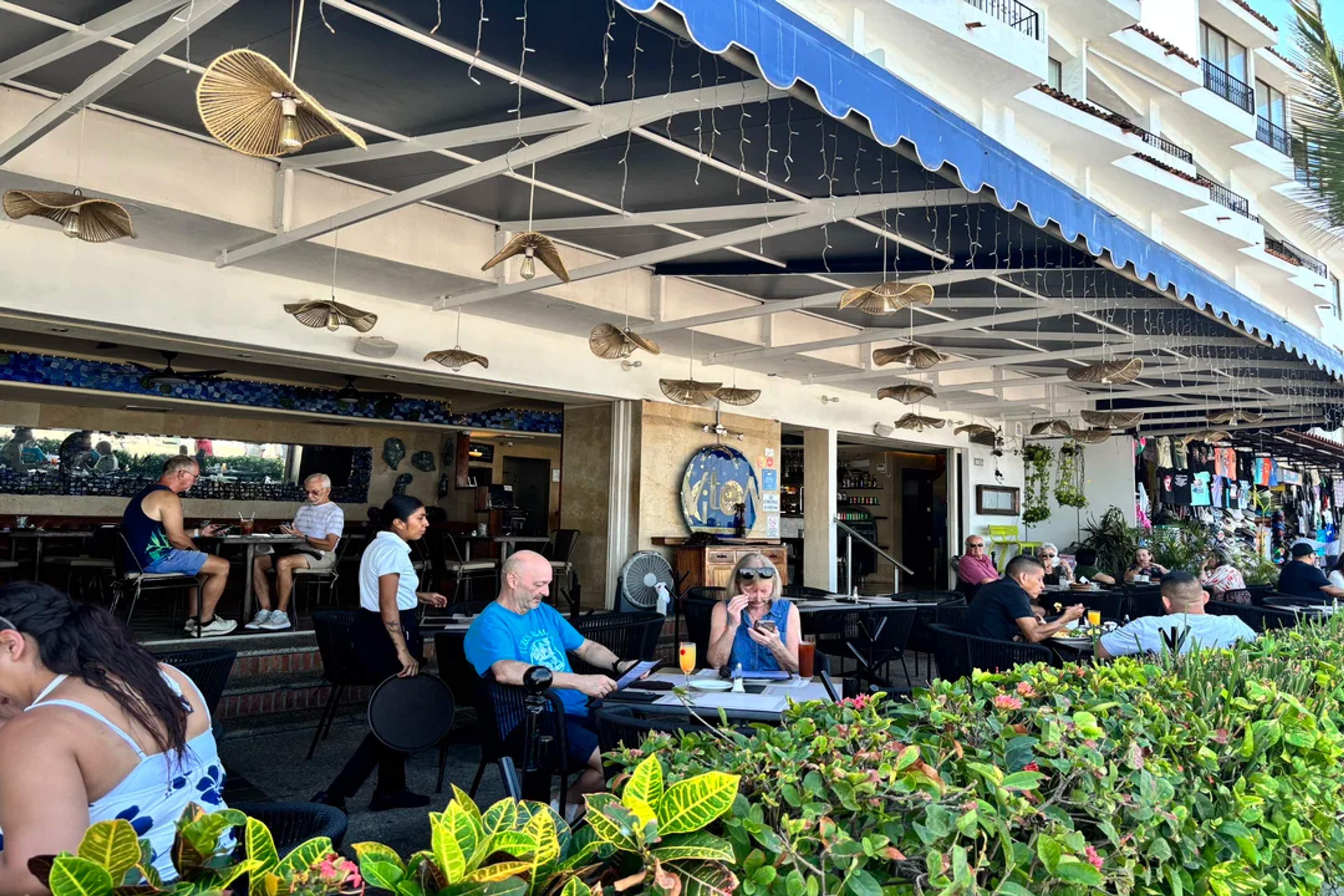 Diners enjoy a relaxed meal at a breezy beachfront restaurant along Puerto Vallarta’s Malecón.