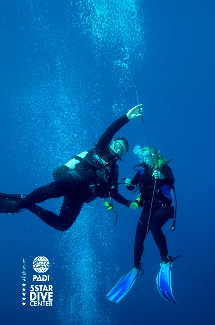 Scuba diver taking the PADI Advanced Open Water certification in Puerto Vallarta with a Dive Master.