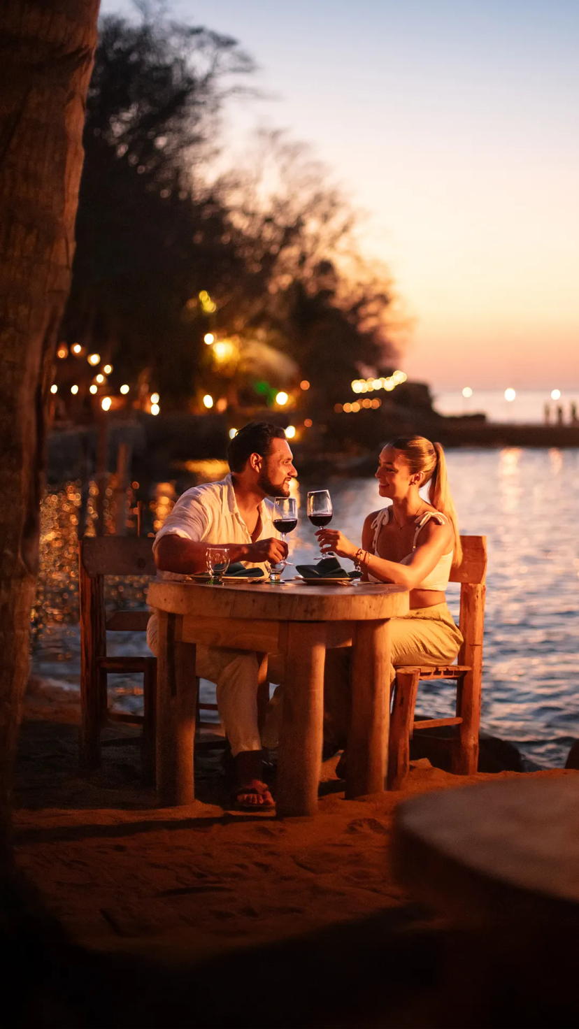 Pareja celebrando Thanksgiving en Puerto Vallarta en Ritmos de la Noche.